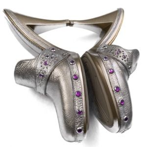 NWOT Nike G Series Metallic Gold Heels Studded 10B